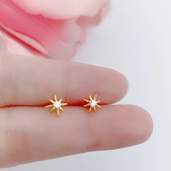 S925 Silver CZ Small Star Stud Earrings- Gold ECZ007 - Picture 2 of 8